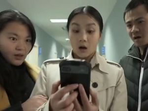 Lucu Banget! Iklan Ponsel China Ini Bikin Ngakak