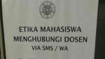 Membandingkan Etika Mahasiswa Kontak Dosen di UI dan UGM
