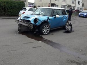 Foto: Gara-gara Mobil Ini, Warga Cardiff Tak Bisa Akses Internet
