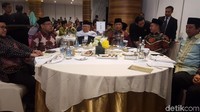 Mereka juga duduk semeja dengan KH Maruf Amin dan juga Mensesneg Pratikno. Foto: Zunita/detikcom