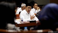 Menteri Agama Lukman Hakin Saifuddin bersama Komisi VIII DPR menggelar rapat soal Penyelenggaraan Ibadah Haji (BPIH) di Kompleks Parlemen, Senayan, Jakarta, Selasa (12/3/2018).