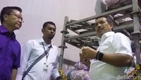 Direktur Tertib Niaga Kementerian Perdagangan Veri Anggriono menjelaskan, temuan produk hortikultura yang diduga diimpor secara ilegal ini merupakan jenis bibit bawang putih yang seharusnya ditanam namun malah ditemukan dijual secara bebas dipasar untuk konsumen.
