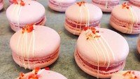 Manisnya si macaron warna baby pink ini. Postingan @machi.y ini bisa jadi alternatif camilan saat menggelar pesta. Foto: Istimewa
