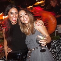 Dalam pertunangannya yang digelar meriah, Mina Basaran begitu bahagia. Tidak ada yang menduga dia akan meninggal dalam kecelakaan tragis saat pulang dari pesta bujang dengan teman-temannya di Dubai. Foto: Dok. Instagram Mina Basaran