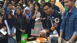 Intip Keseruan Gibran dan Kaesang Perkenalkan Menu Baru Markobar dan Sang Pisang