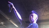 Paris menjadi kota pertama yang disambangi Rich Brian. Foto: Twitter @bmtOb21