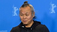 Sutradara Korsel, Kim Ki-duk, terseret kasus pemerkosaan. Seorang aktris yang tak disebut namanya menyebut Kim telah memperkosanya saat mereka melakukan syuting di sebuah desa terpencil beberapa tahun lalu. Kim sendiri telah membantahnya.  (Foto: Dok. AFP)