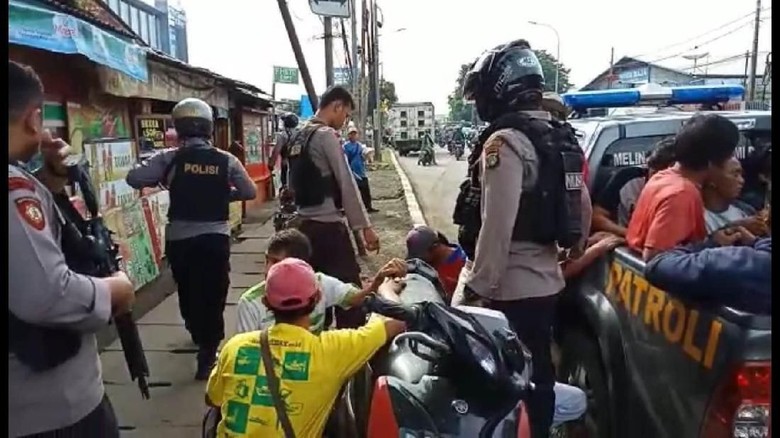 22 Calo Uji KIR di Cakung Ditangkap 22 Calo Uji KIR di Cakung Ditangkap
