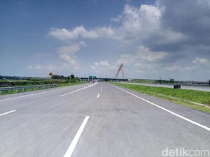 Banyak Proyek Jalan Tol Jokowi Molor, Kapan Bisa Diresmikan?
