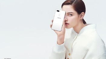 Kamera selfienya berukuran 20 MP. Sementara kamera ganda di bagian belakangnya masing-masing berukuran 16 MP dan 12 MP.  Foto: Oppo