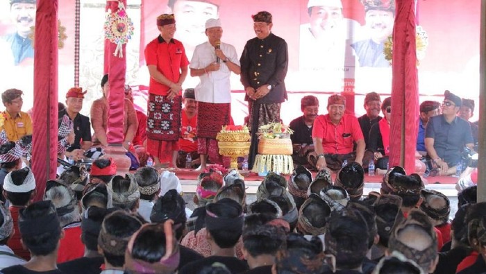Wayan Koster-Cok Ace Serap Aspirasi Warga Karangasem