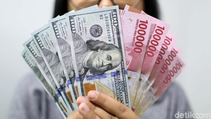 Lika-Liku Pergerakan Rupiah vs Dolar AS hingga Sempat Tembus Rp 15.700