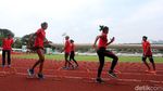 Atlet Pelatnas Atletik Berlatih di Stadion Madya