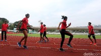 Atlet pelatnas atletik kembali menggelar latihan perdana di Stadion Madya Gelora Bung Karno, Senayan, Jakarta, Selasa (13/03/2018), demi memaksimalkan persiapan menuju Asian Games 2018.