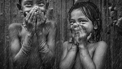 Terpukau Karya Jawara Kontes Foto Anak Hitam Putih