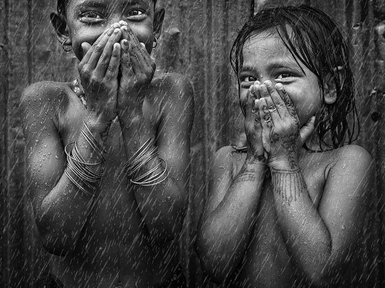 Terpukau Karya Jawara Kontes Foto Anak Hitam Putih