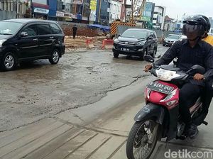 Banyak Proyek Bikin Jalan Rusak, Hati-hati Mobil Bisa Kena Dampak