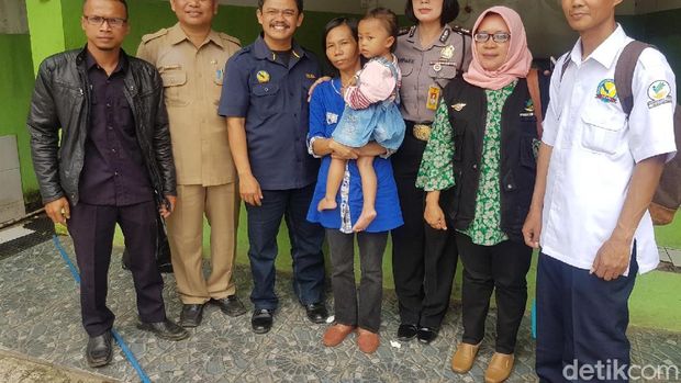Isak Tangis Mimin Saat Jemput Bocah Terlantar Sukabumi di Panti