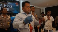 Pen gun ini dibuat dan dipasarkan secara ilegal oleh komplotan perakit senjata api asal Cipacing, Kabupaten Sumedang, Jawa Barat.