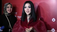 Namun saat memberikan penjelasan kepada awak media, Syahrini mengatakan Mr. H adalah acara aplikasi yang baru saja diluncurkan. Di mana dalam acara tersebut Syahrini menyanyi. Foto: Palevi S/detikHOT