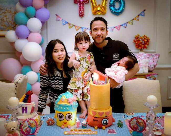 Pesona seorang penyanyi dan aktor Maruli Tampubolon rupanya berhasil meluluhkan hati Mita Soedarjo yang kini telah menjadi istrinya. Ayah Mita, Soetikno Soedarjo adalah pendiri PT. Mugi Rekso Abadi yang memiliki anak usaha mulai dari majalah, radio, hotel, restoran, dan retail. Ibu ayahnya, Kartini Muljadi, dikenal sebagai salah satu orang terkaya di Indonesia. (Foto: Instagram)