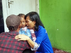 Isak Tangis Mimin Saat Jemput Bocah Terlantar Sukabumi di Panti
