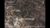 Citra satelit tanggal 27 Februari 2018 di area yang sama di Hla Poe Kaung menunjukkan sebagian besar desa yang hangus dibakar telah dibuldoser. Pusat repatriasi pengungsi yang baru dibangun juga terlihat jelas di area ini. Foto: Amnesty International/DigitalGlobe Inc/USG/NextView License