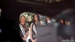 Wanita Cantik Sejagat dan Mobil Mewah