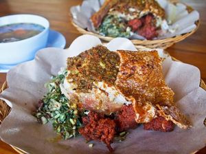 4 Tempat Sarapan di Gianyar Bali, Bubur Ayam-Babi Guling