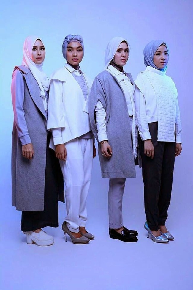 Ia pun sering mengenakan hijab turban tersebut di beberapa pemotretan yang berkaitan dengan film tersebut. Seperti pada cover majalah Laiqa Magazine, di mana ia berfoto bersama rekannya yang lain, yaitu Zaskia Adya Mecca, Natasha Rizki, dan Carissa Putri.  Foto: Laiqa Magazine