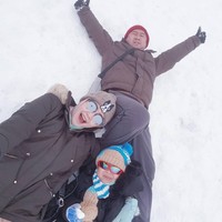 Bahagianya Bu Dendy, Pak Dendy dan anak mereka bisa menikmati salju di Turki. Semoga selalu kompak ya. Foto: Instagram Ovie Ovie Nyoklat Klasik