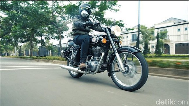 Nostalgia dengan Motor Inggris yang Laki Banget