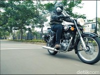 Nostalgia dengan Motor Inggris yang Laki Banget