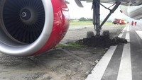 Itu bukan overshoot atau overun. Jadi roda pesawat keluar dari landasan saat pesawat sedang taxi, ujar Humas Lion Air Group Rama Aditya ketika dikonfirmasi, Selasa (13/3/2018).
