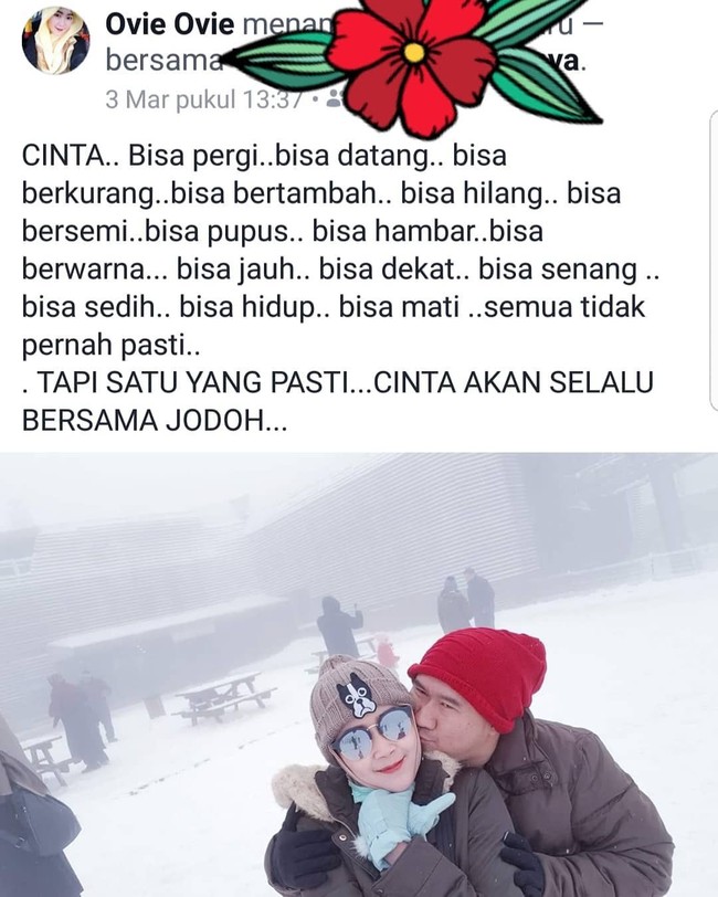 Cinta... bisa pergi...bisa datang...bisa berkurang...bisa bertambah... bisa hilang...bisa bersemi...bisa pupus...bisa hambar...bisa berwarna...bisa jauh...bisa dekat...bisa senang...bisa sedih...bisa hidup...bisa mati...semua tidak pernah pasti. Tapi satu yang pasti...cinta akan selalu bersama jodoh…,” demikian Bu Dendy menulis pada keterangan foto yang menampilkan kemesraannya dengan sang suami. Foto: Instagram Ovie Ovie Nyoklat Klasik