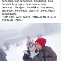 Cinta... bisa pergi...bisa datang...bisa berkurang...bisa bertambah... bisa hilang...bisa bersemi...bisa pupus...bisa hambar...bisa berwarna...bisa jauh...bisa dekat...bisa senang...bisa sedih...bisa hidup...bisa mati...semua tidak pernah pasti. Tapi satu yang pasti...cinta akan selalu bersama jodoh…,” demikian Bu Dendy menulis pada keterangan foto yang menampilkan kemesraannya dengan sang suami. Foto: Instagram Ovie Ovie Nyoklat Klasik