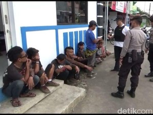 Aparat Gabungan Razia Anak Punk di Tasikmalaya