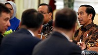 Presiden Jokowi saat menerima kunjungan delegasi senat Kazakhstan di Istana Merdeka, Jakarta, Selasa (13/3/2018).