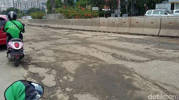 Sedih, Jalan Kelapa Gading Rusak Karena Proyek 6 Ruas Tol Dalam Kota