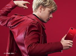 Penampakan Keren Oppo R15 Saat Digenggam