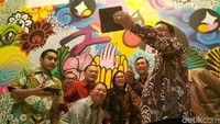 Setelah mengabadikan berbagai fose saat selfie. Sri Mulyani, Agus Marto, dan Luhut Pandjaitan pun langsung meninggalkan gedung Jusuf Mansur untuk melakukan rapat AM IMF-WBG Oktober 2018 di Kementerian Keuangan.