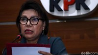 KPK meningkatkan status penanganan perkara ke penyidikan serta menetapkan empat orang tersangka, yaitu diduga sebagai penerima: WWN (Wahyu Widya Nurfitri) dan TA (Tuti Atika), diduga sebagai pemberi: AGS (Agus Wiratno) dan HMS (HM Saipudin), ucap Wakil Ketua KPK Basaria Panjaitan saat konferensi pers di kantornya, Jalan Kuningan Persada, Jakarta Selatan, Selasa (13/3/2018).