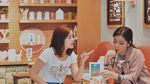 Mau Tahu Pose Selebgram Awkarin Saat Makan? Intip 10 Foto Ini