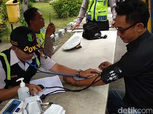 Sosialisasi Tertib Berlalu Lintas, Polisi Periksa Kesehatan Sopir Bus