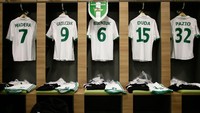 Tampak jersey para pemain Lechia Gdanks di ruang loker pemain (Stadion Energa Gdansk)