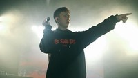 Rich Brian baru menggelar turnya di Eropa. Foto: Twitter Thuy Nguyen