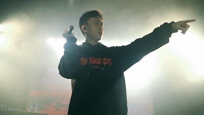 Rich Brian konser di Eropa.