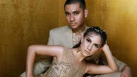 Irish dan Giorgino terlihat seksi saat mengenakan busana dari Diana Putri dan Bie Hin Tailor Surabaya. Foto: Dok. Instagram/_irishbella_