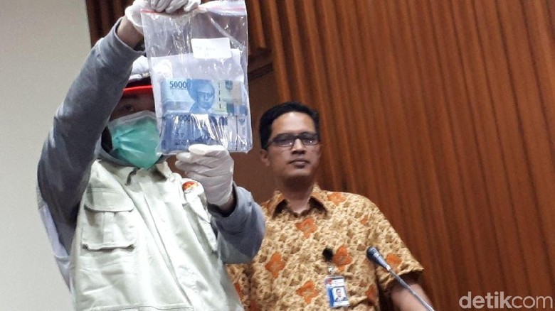 Disuap Rp 7,5 Juta, Hakim PN Tangerang Minta Rp 30 Juta Disuap Rp 7,5 Juta, Hakim PN Tangerang Minta Rp 30 Juta