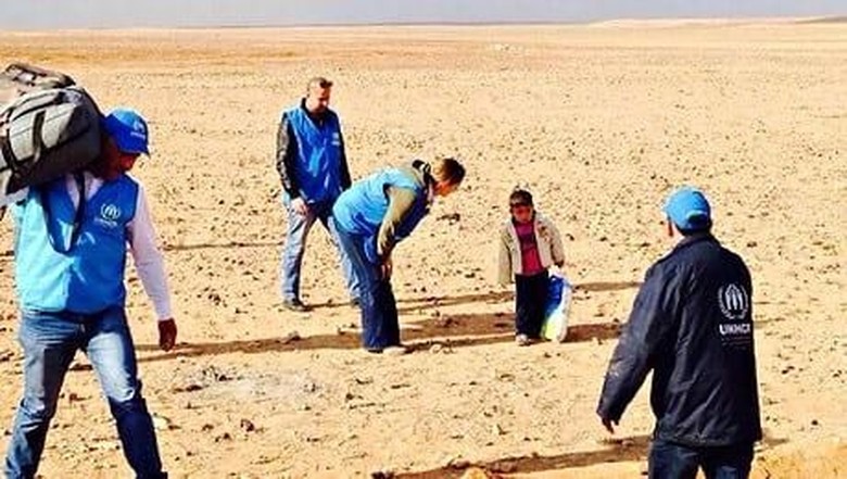 Fakta di Balik Foto Viral Bocah Suriah Sendirian di Gurun Fakta di Balik Foto Viral Bocah Suriah Sendirian di Gurun
